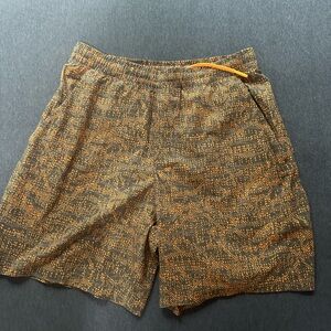 Men’s lululemon peace breaker short